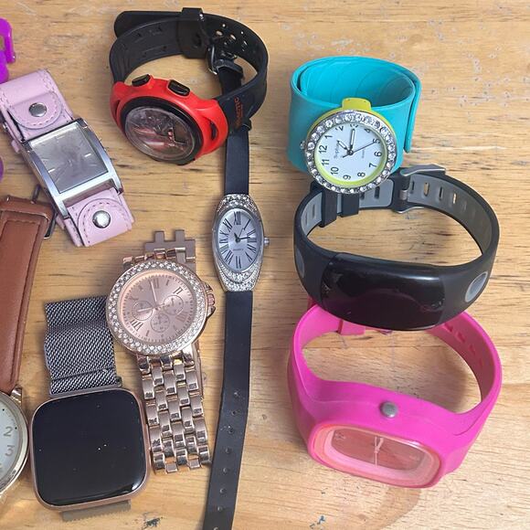 Assorted Watches Used Not Working For Parts Or Pieces lot 2 - Picture 3 of 8